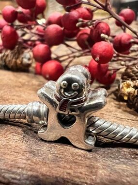 Authentic Pandora Charm Sweet Gingerbread Man Bead Red Enamel Scarf Cookie 925